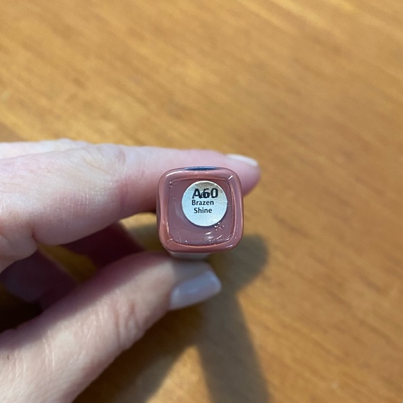 Estée Lauder Pure Color Envy Kissable Lip Shine Lipgloss - Picture 6 of 8